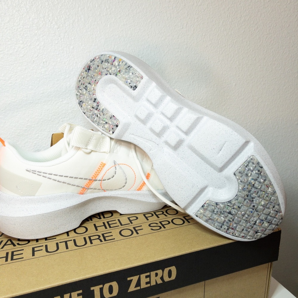 BNWB YOUTH SIZE NIKES - Picture 5 of 7